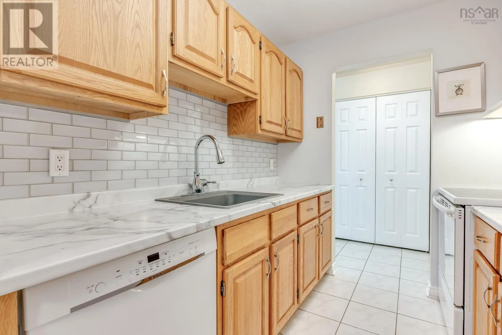 15 70 Collins Grove