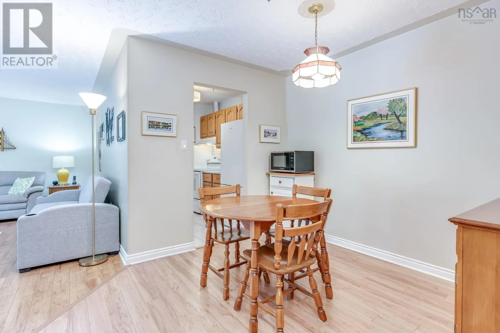 15 70 Collins Grove
