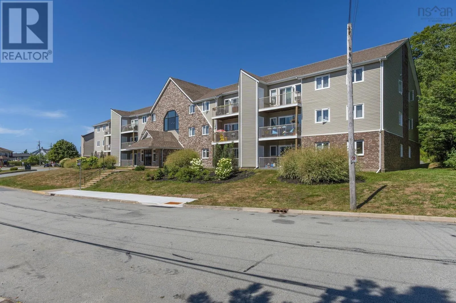 15 70 Collins Grove