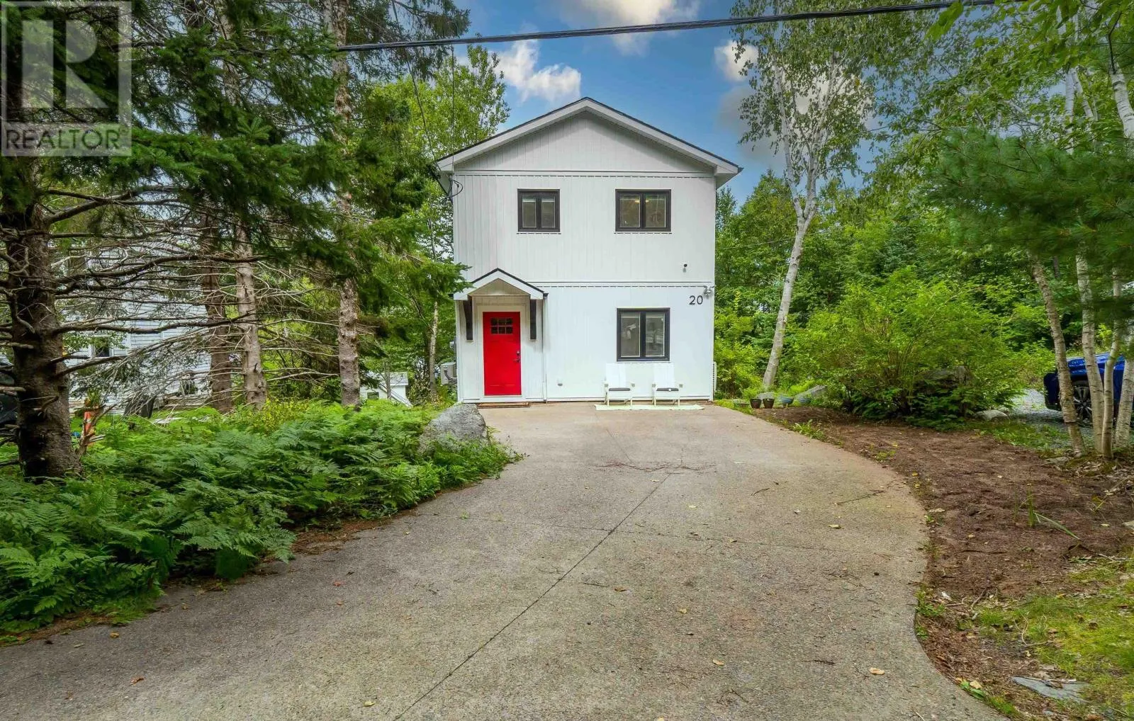 20 1/2 Melville Avenue