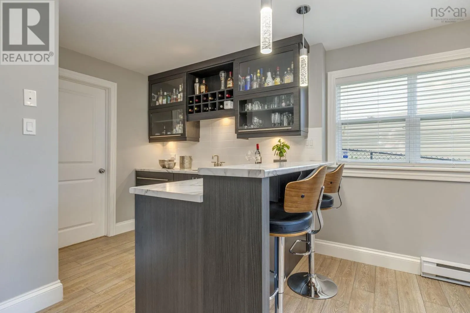 5 Edgewater Close