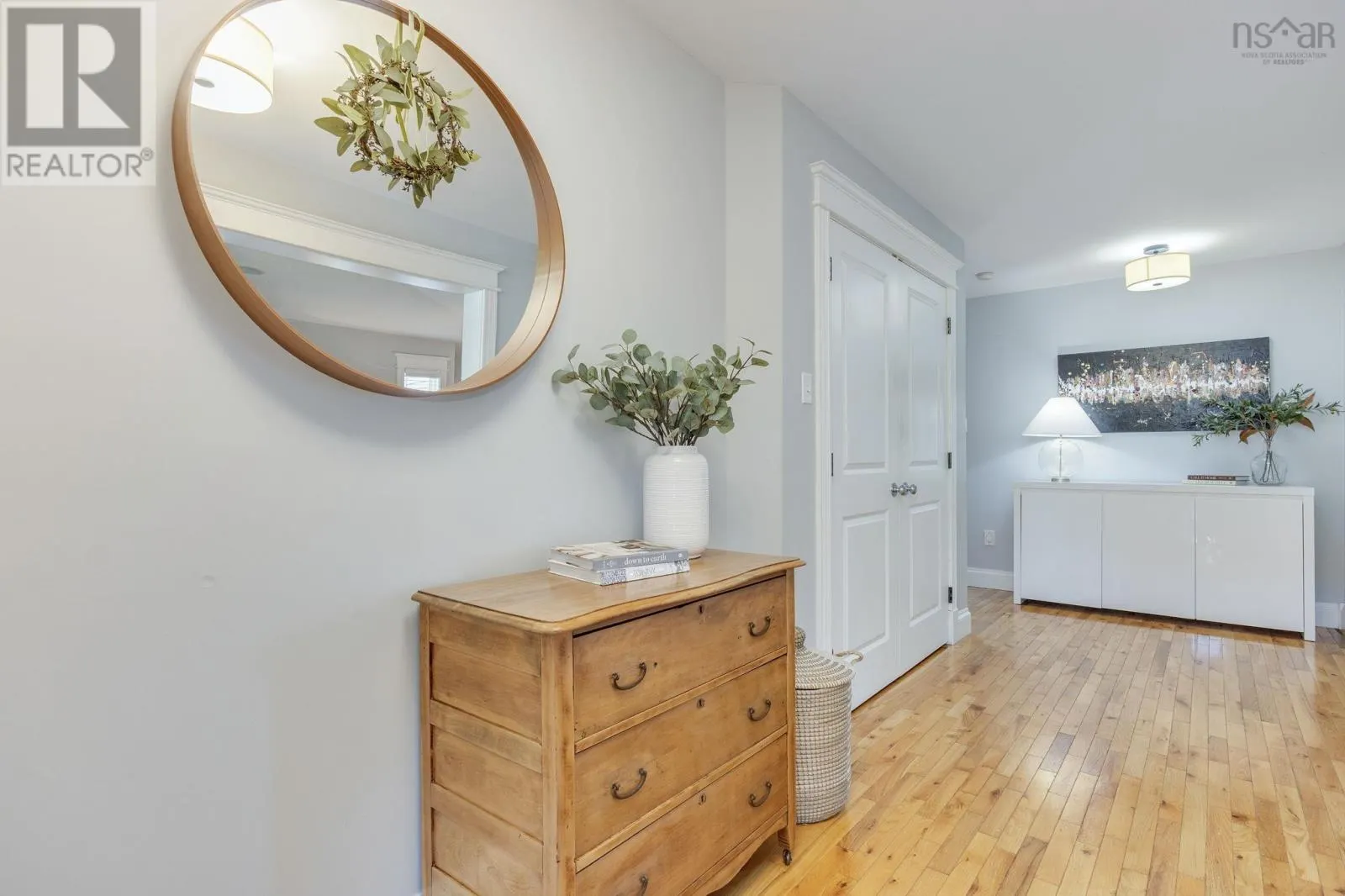 5 Edgewater Close