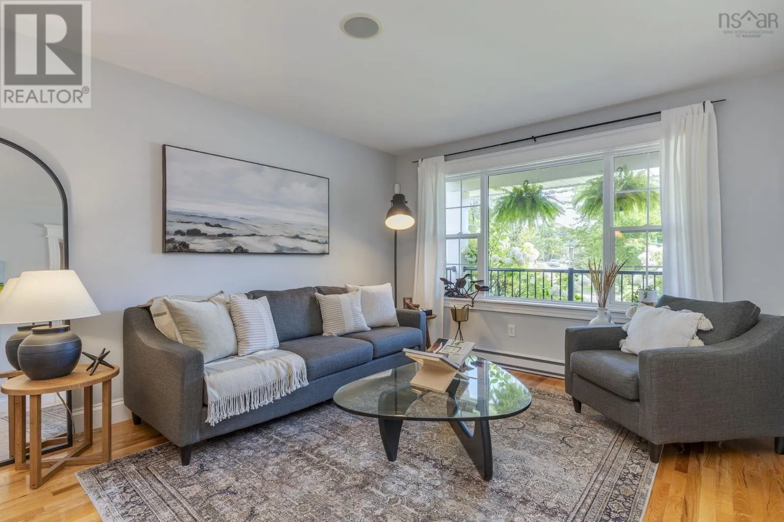 5 Edgewater Close