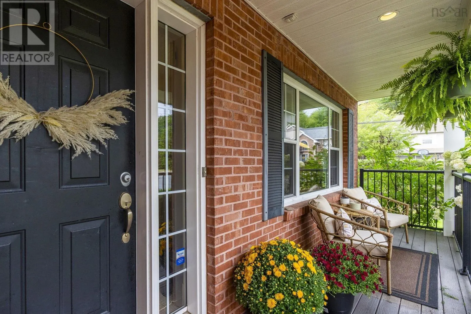 5 Edgewater Close