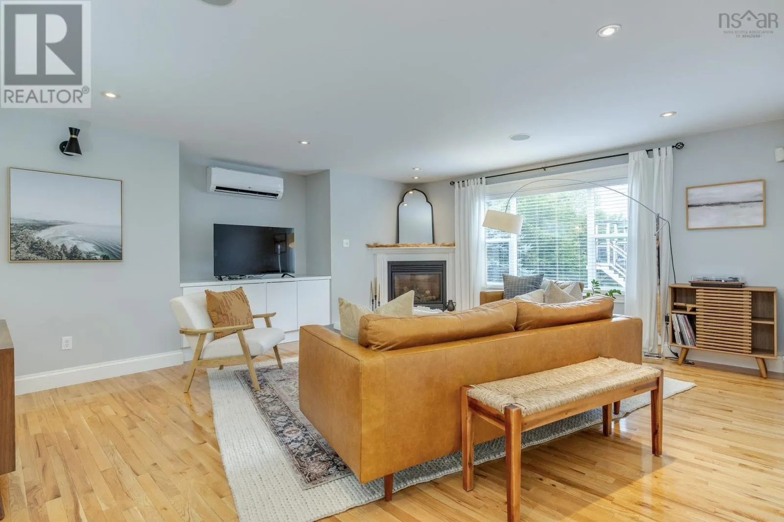 5 Edgewater Close
