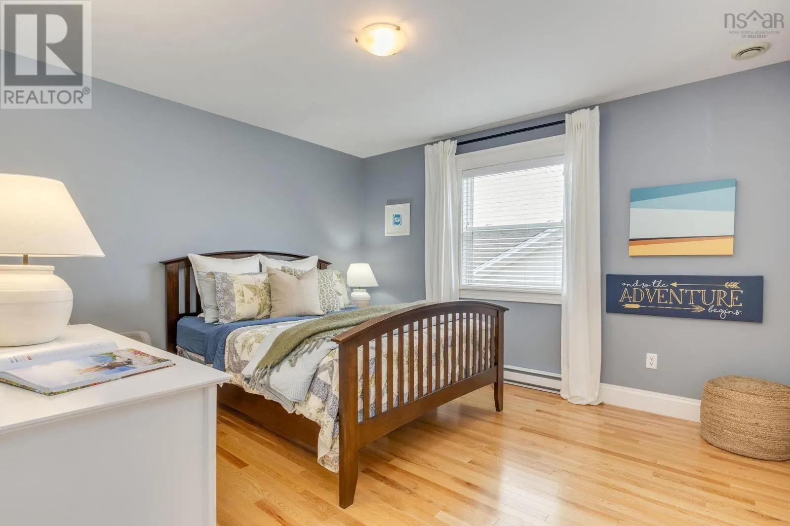 5 Edgewater Close
