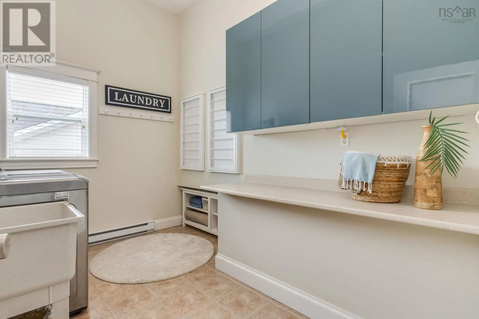 5 Edgewater Close