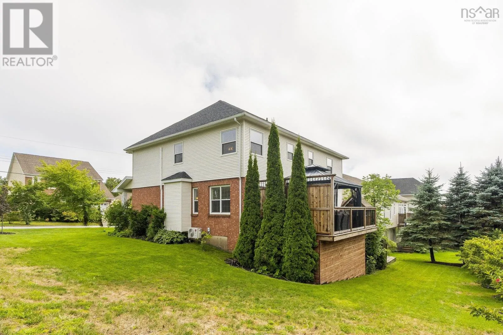 5 Edgewater Close