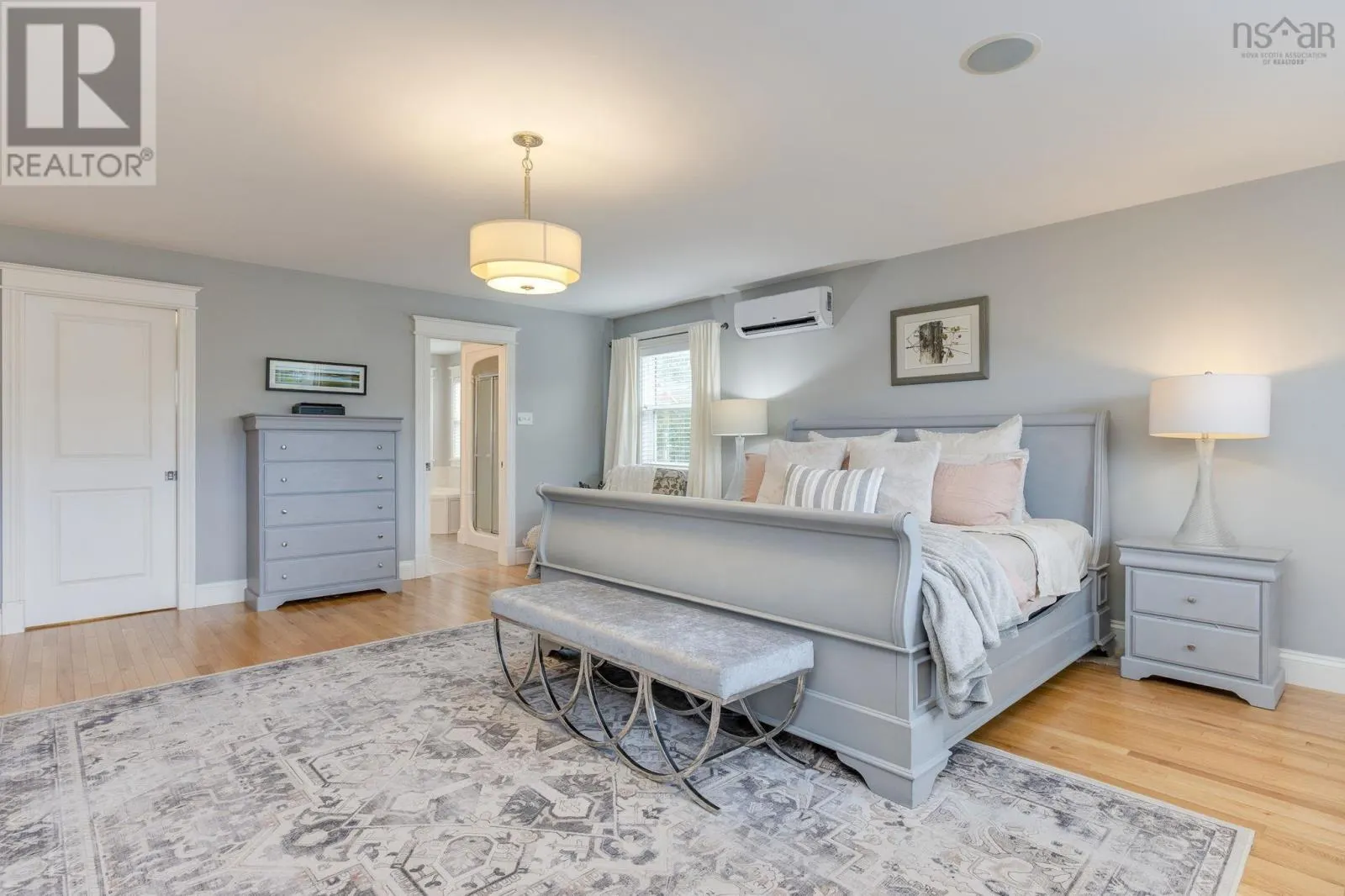 5 Edgewater Close