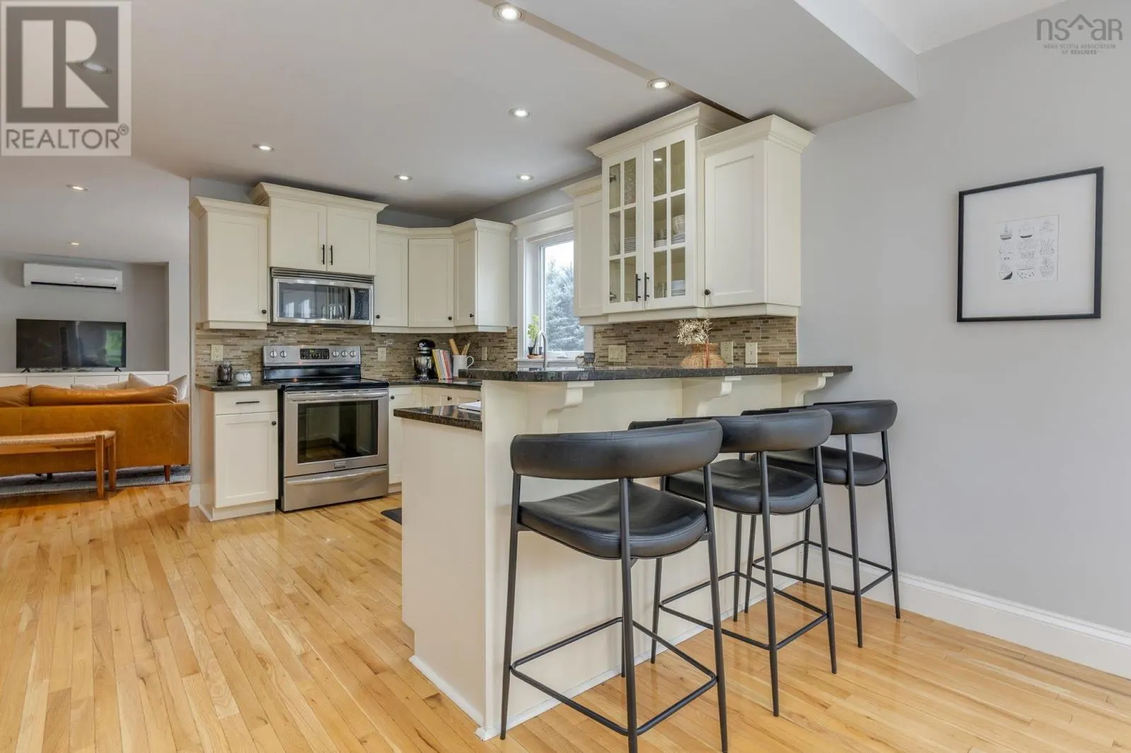 5 Edgewater Close