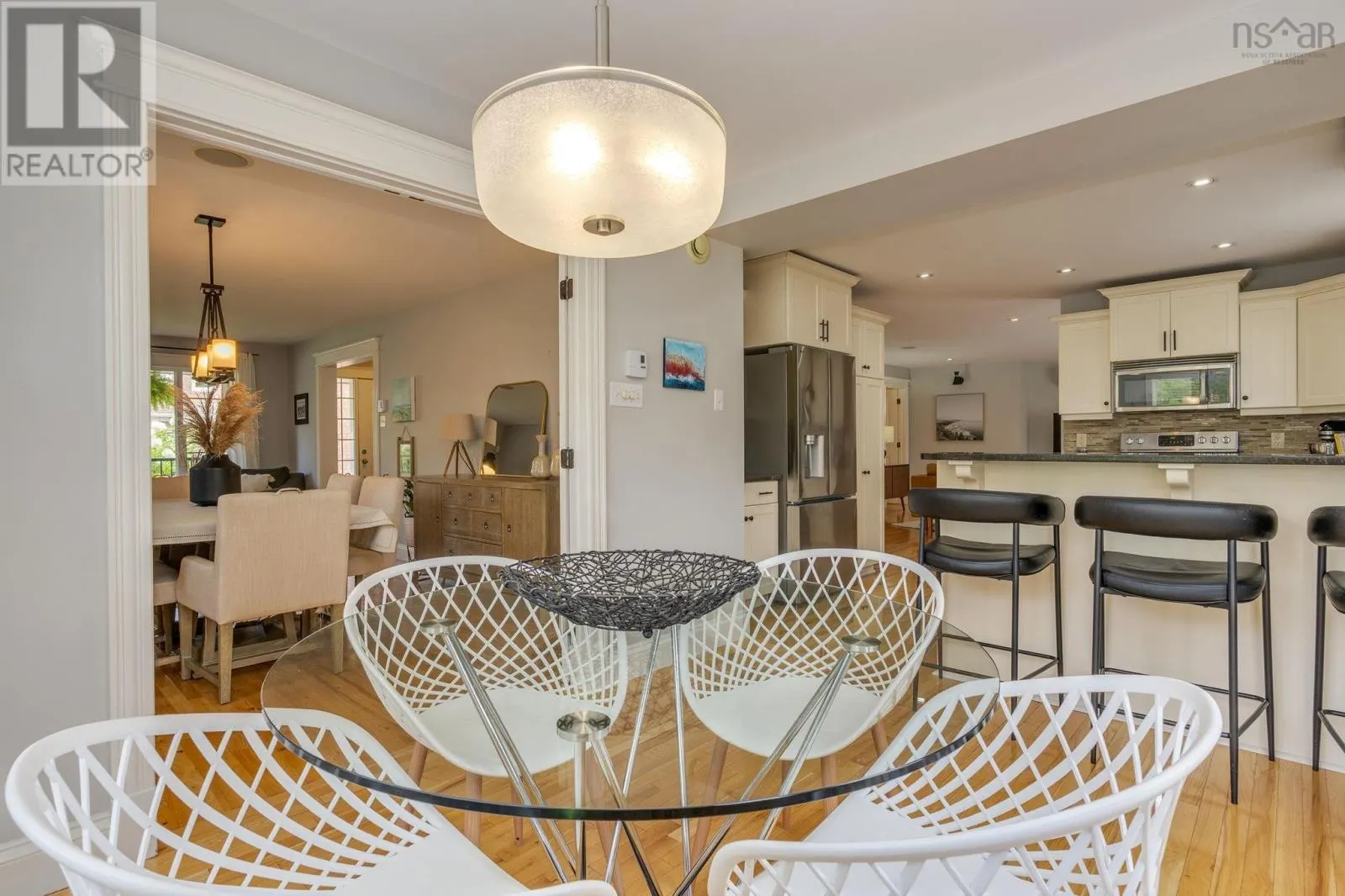 5 Edgewater Close