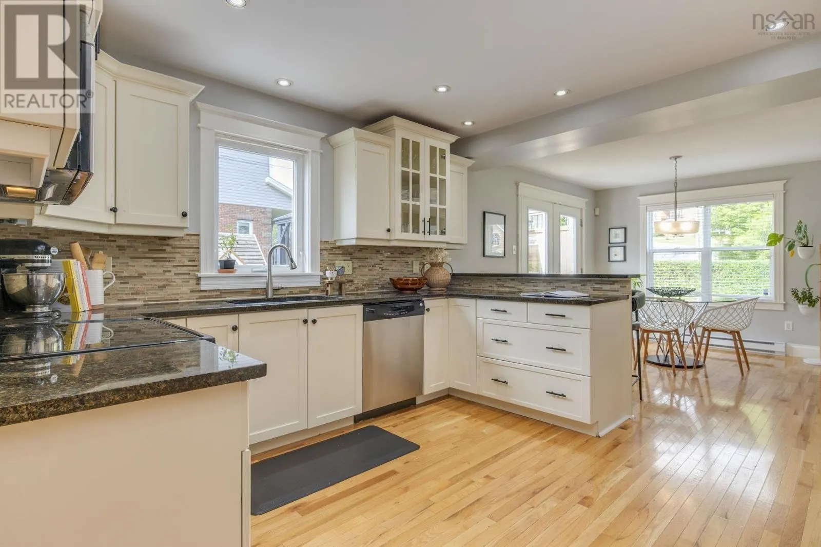 5 Edgewater Close
