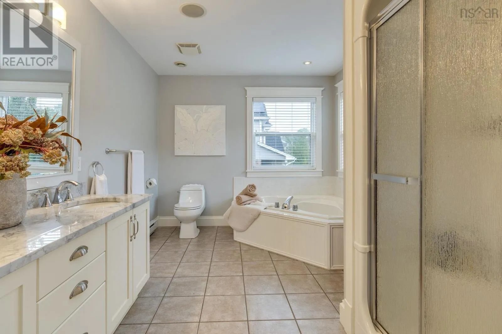 5 Edgewater Close