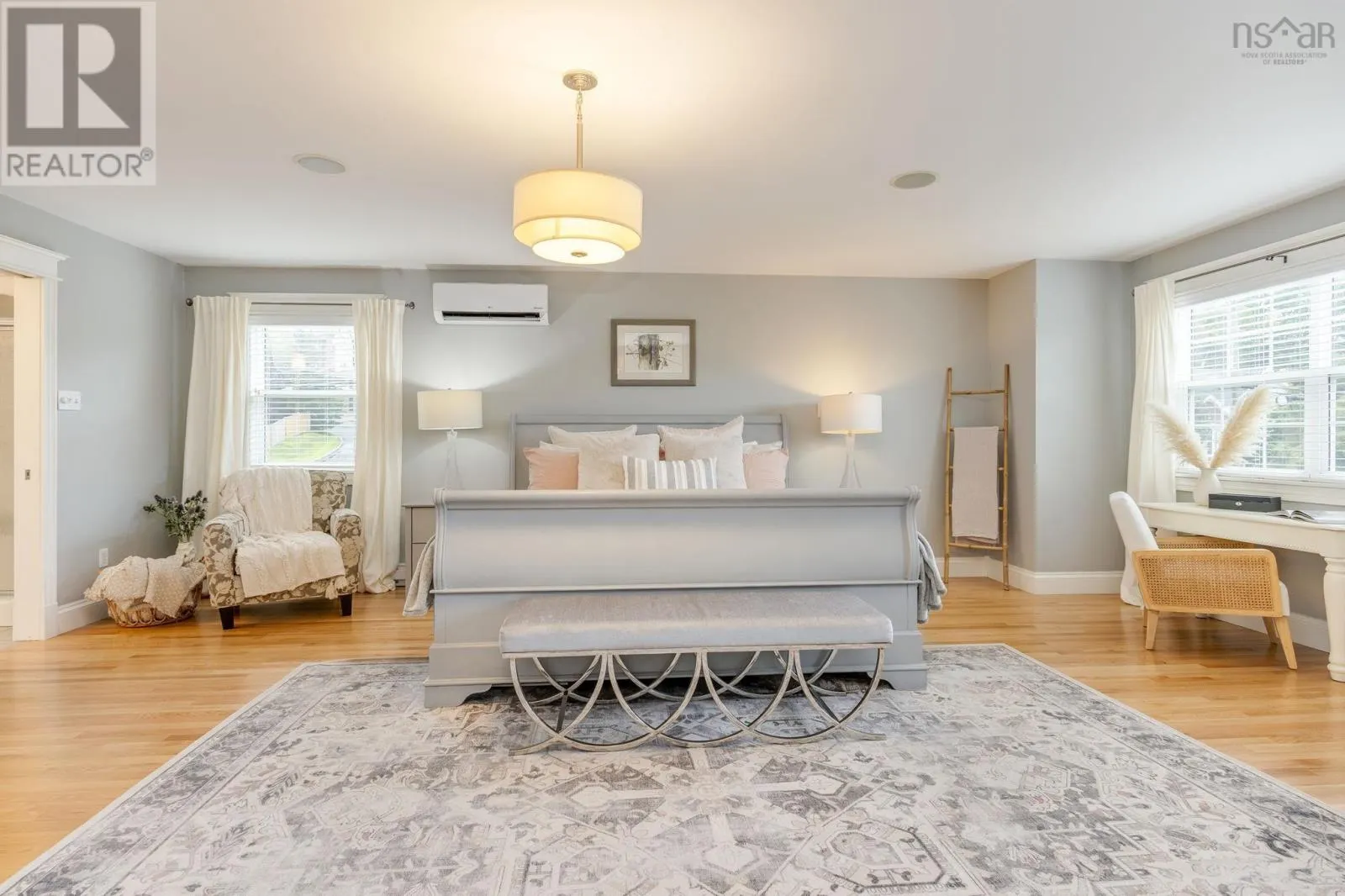 5 Edgewater Close