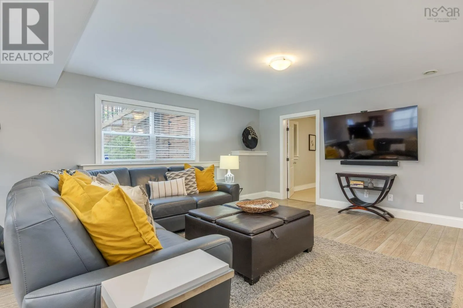 5 Edgewater Close