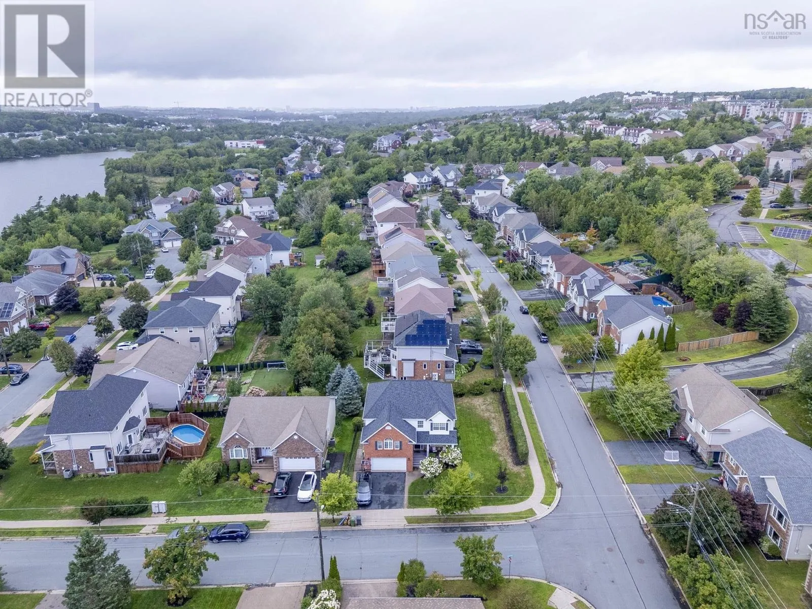 5 Edgewater Close