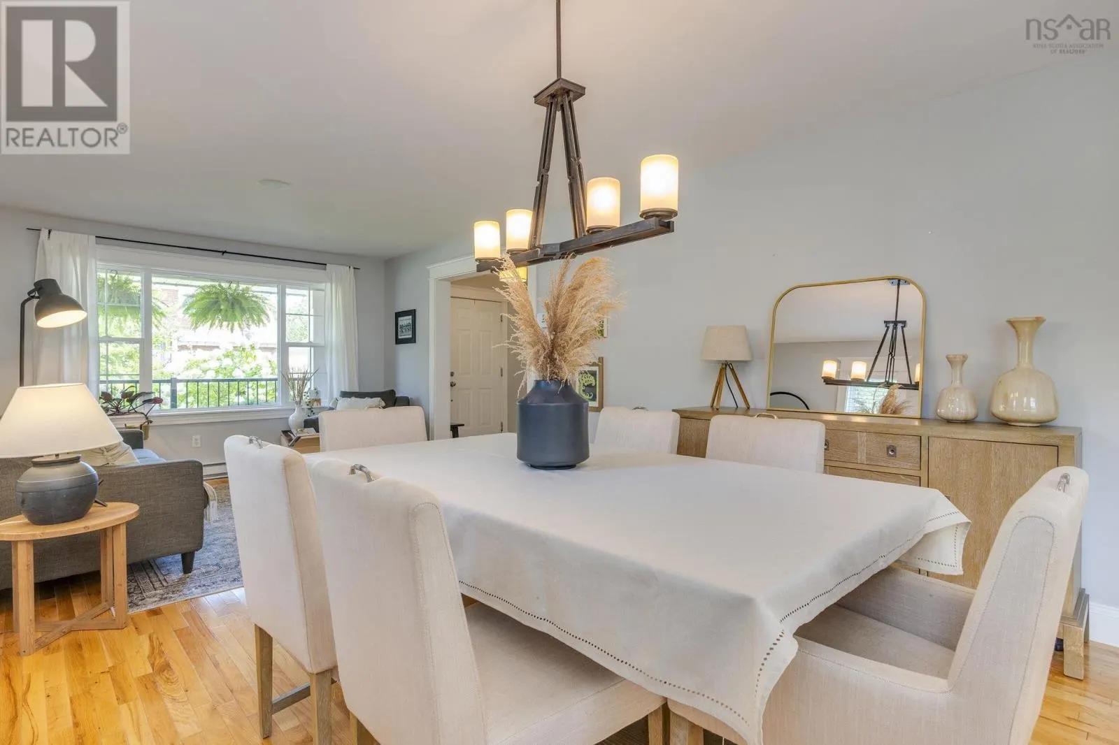 5 Edgewater Close