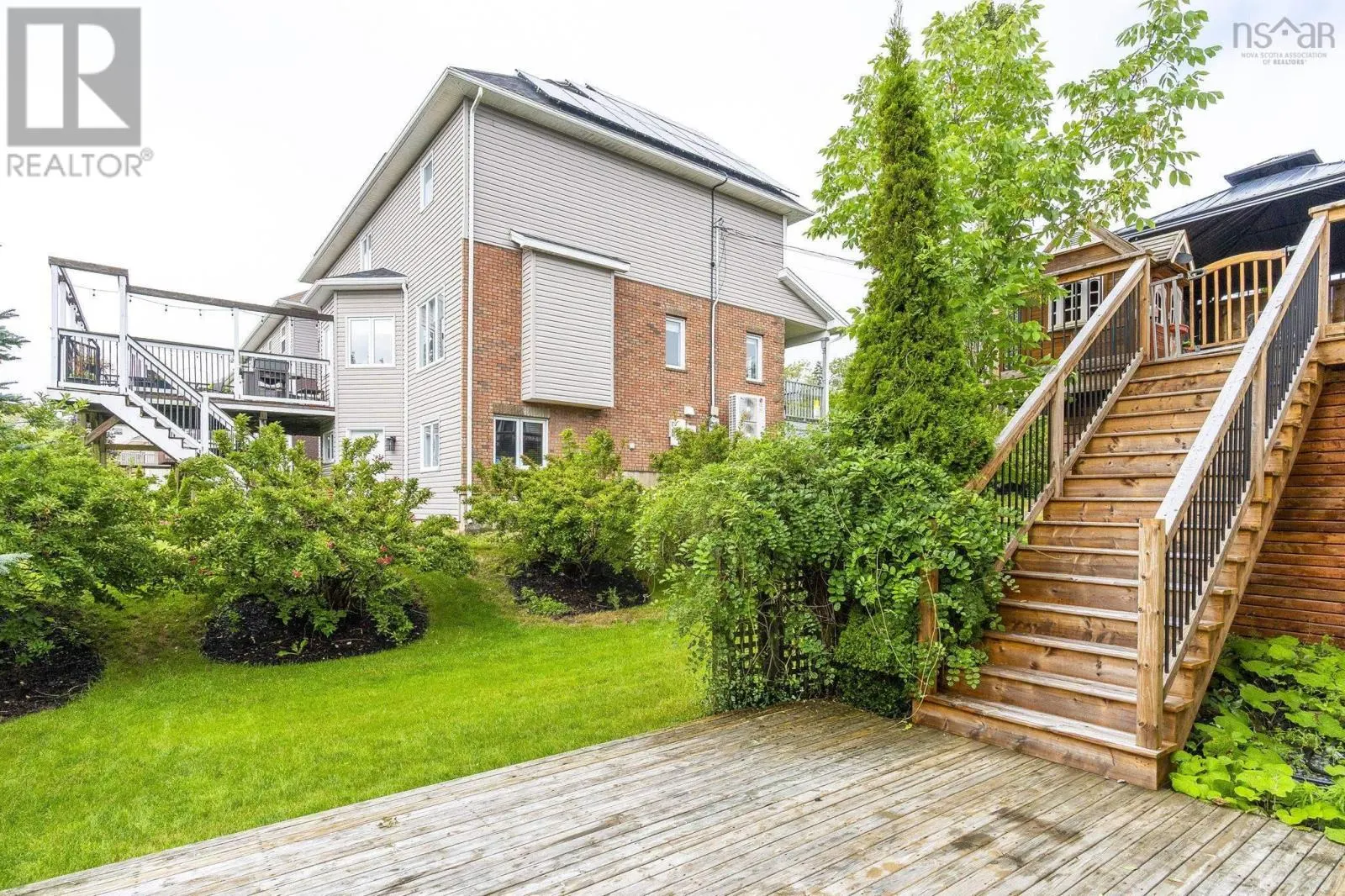 5 Edgewater Close
