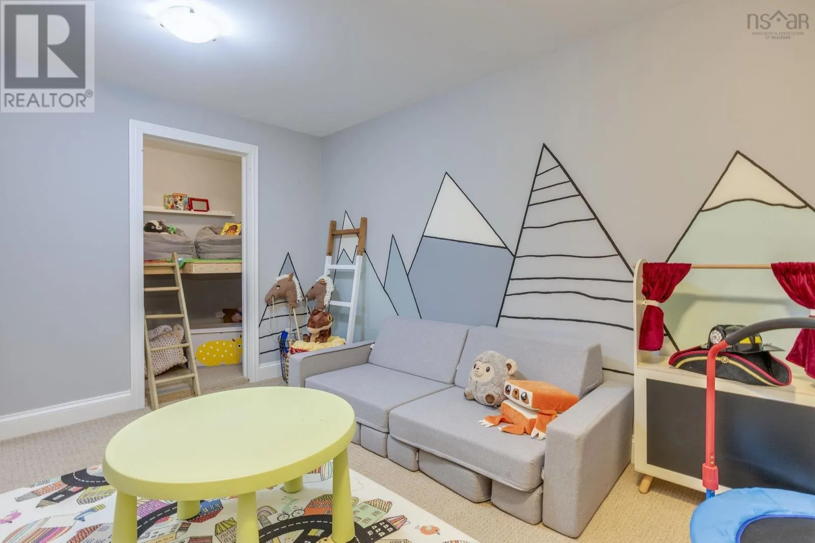 5 Edgewater Close
