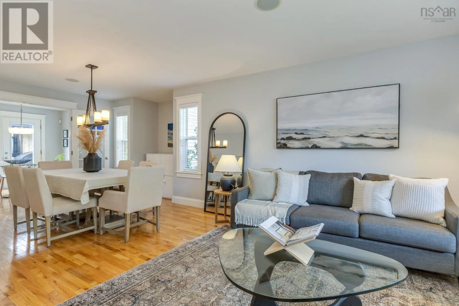 5 Edgewater Close