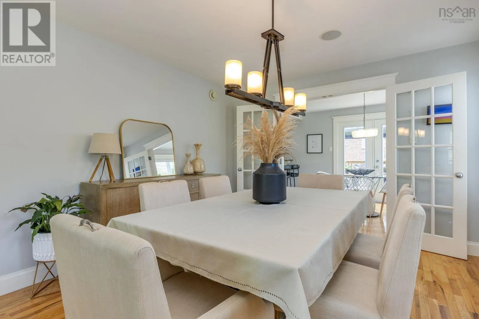 5 Edgewater Close