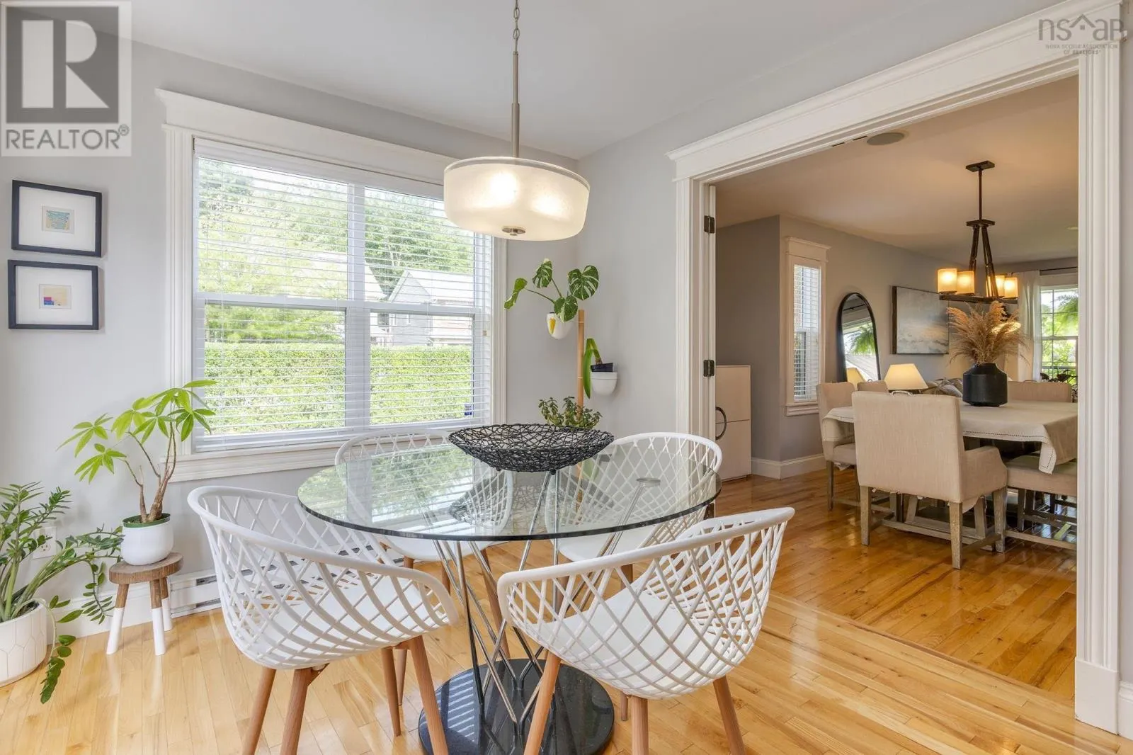 5 Edgewater Close
