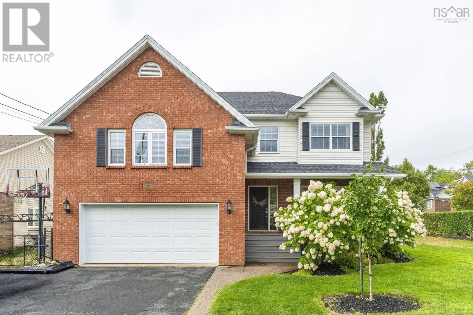 5 Edgewater Close