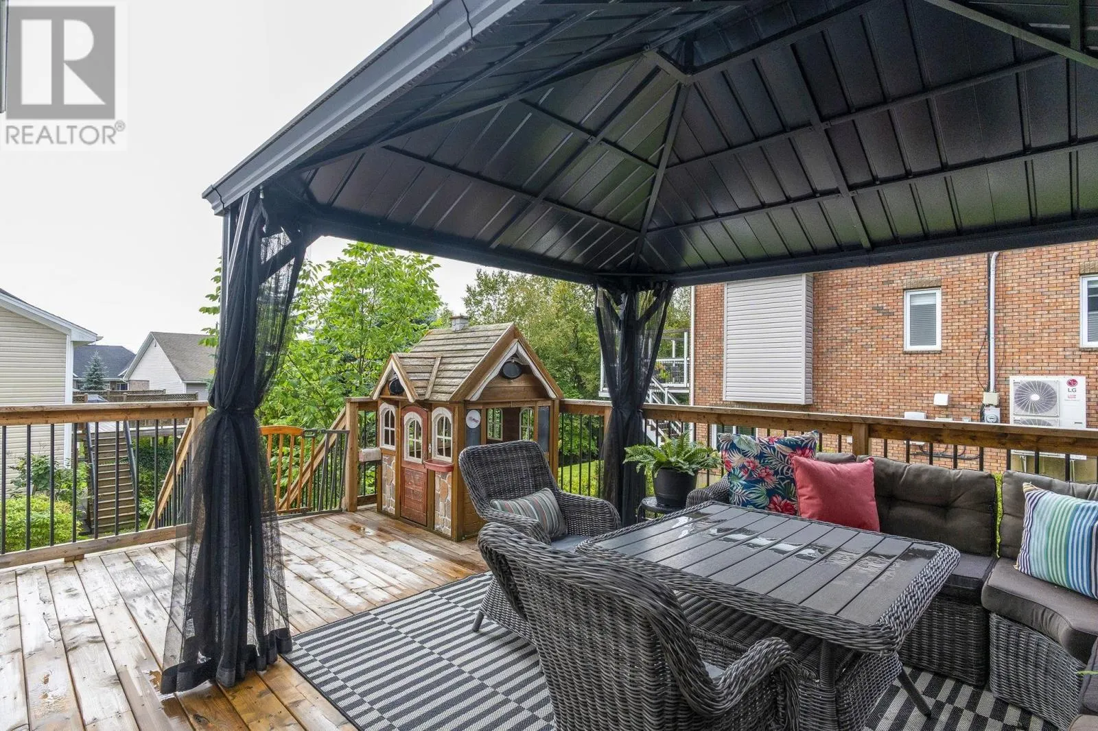 5 Edgewater Close