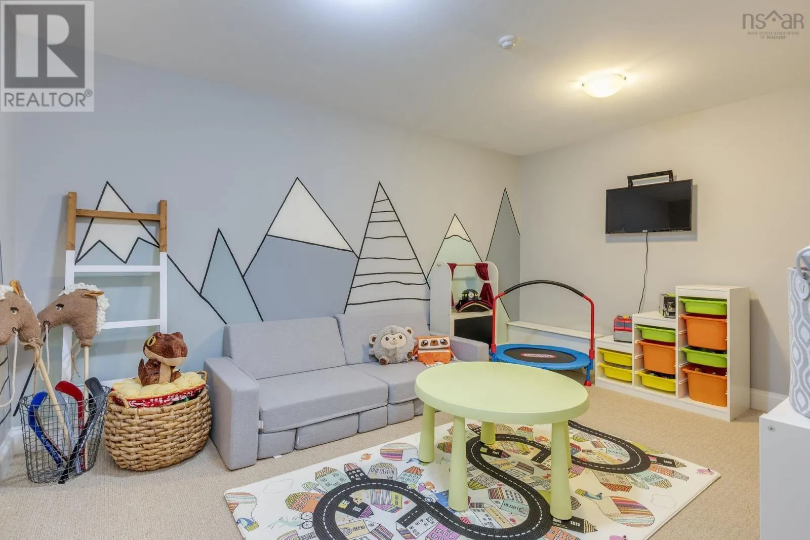 5 Edgewater Close
