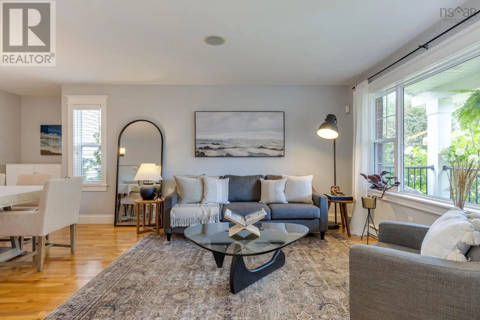 5 Edgewater Close