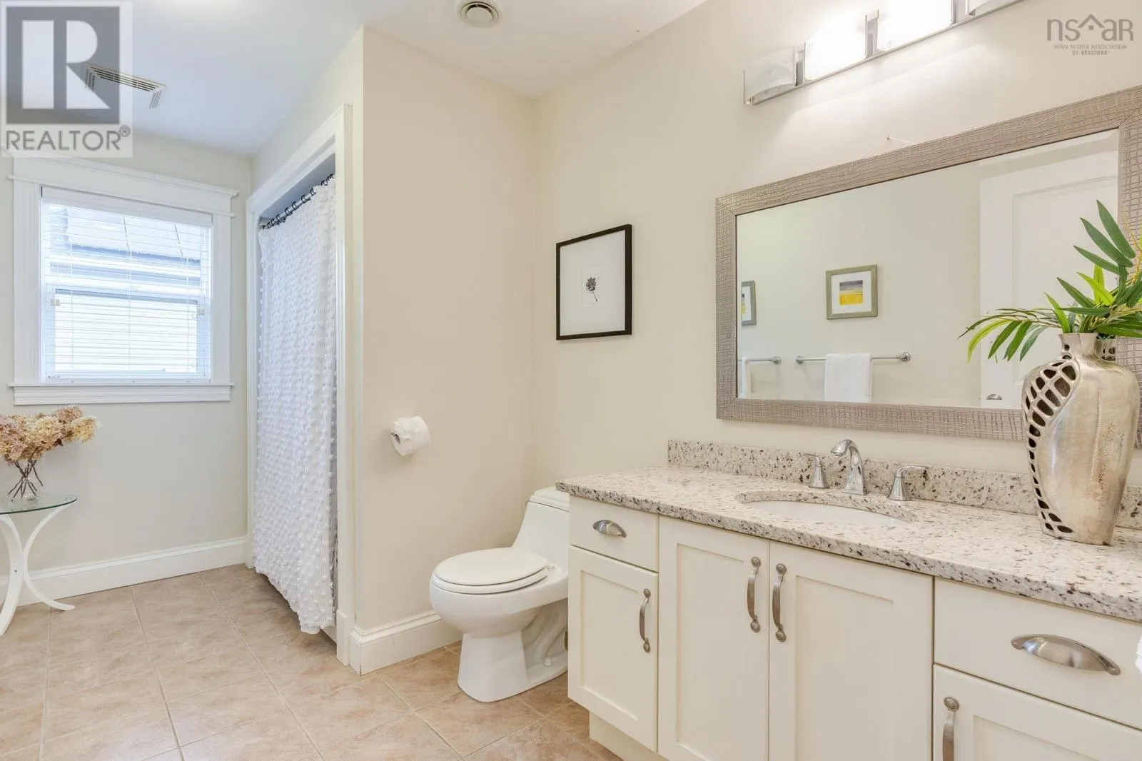 5 Edgewater Close