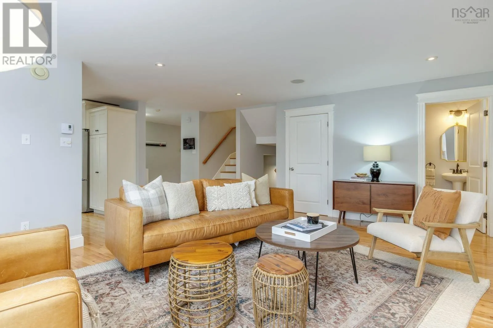 5 Edgewater Close