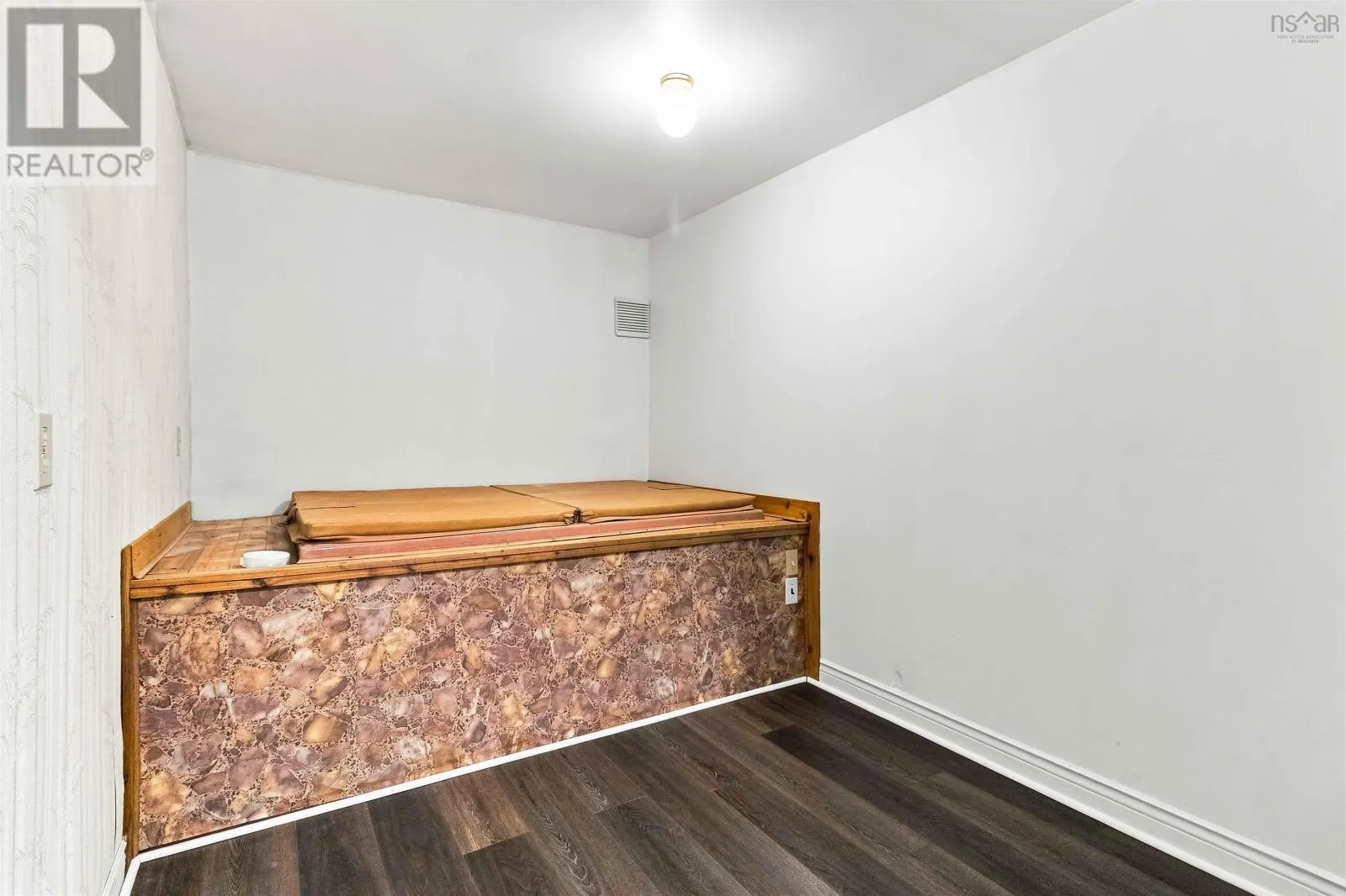 57 Riverview Crescent