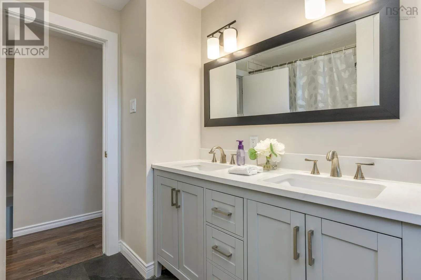 15 Dipper Crescent