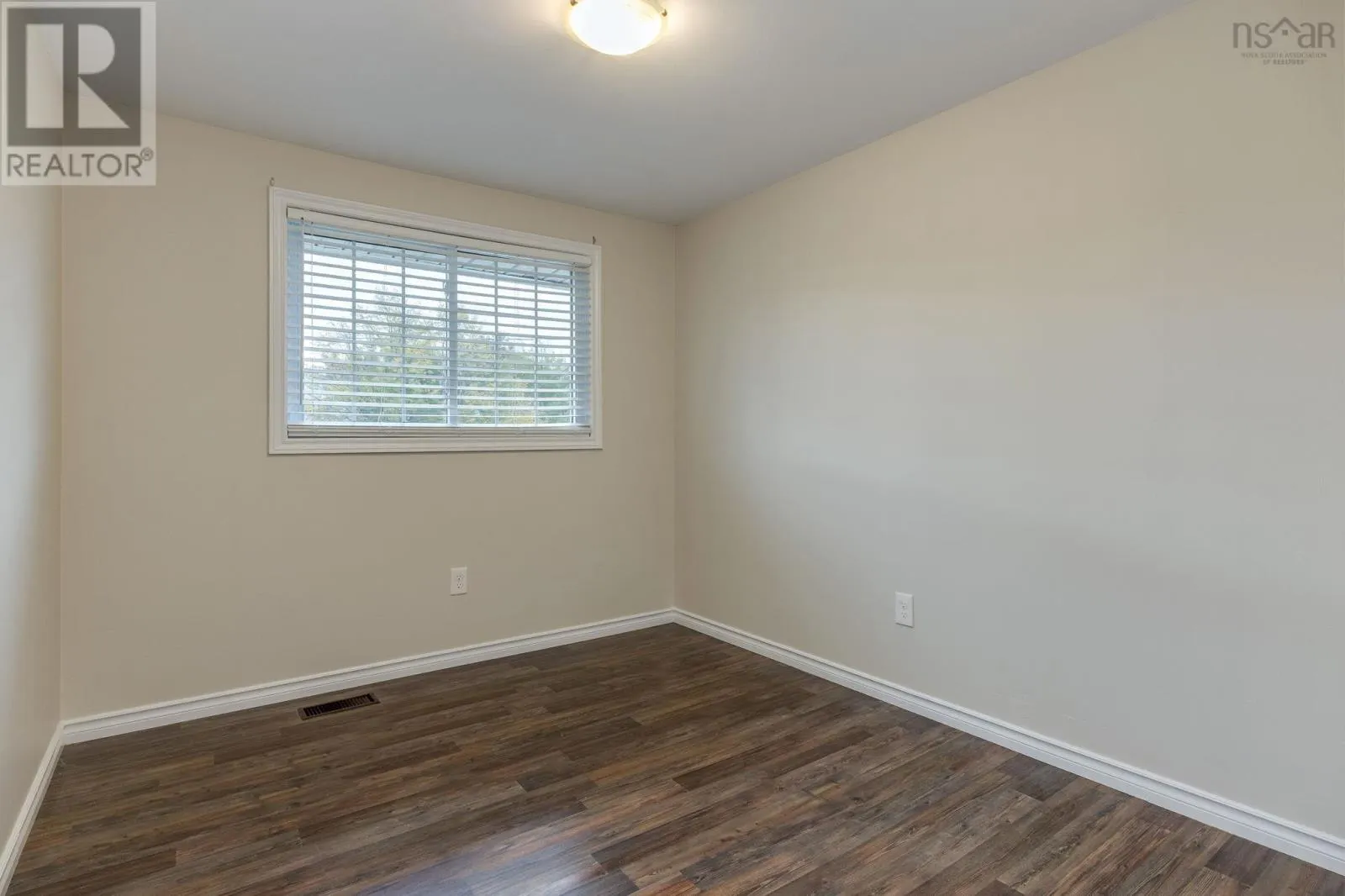 15 Dipper Crescent