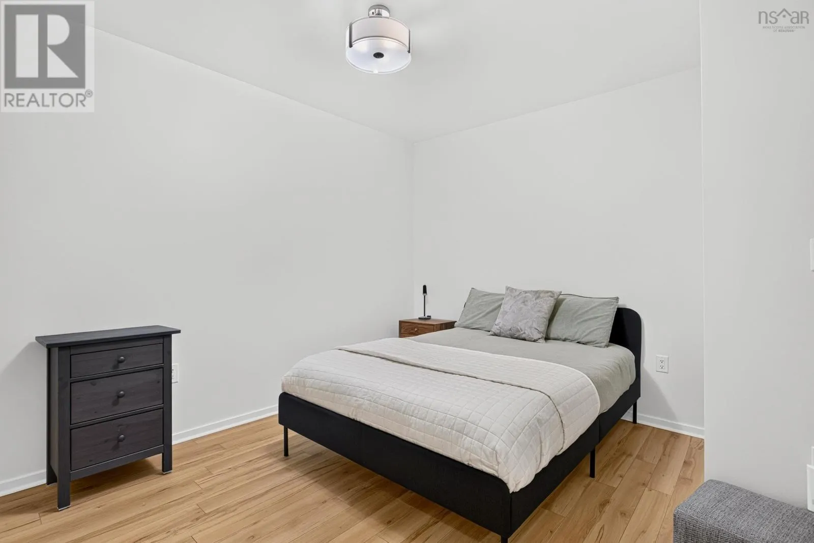 114 5221 Nora Bernard Street