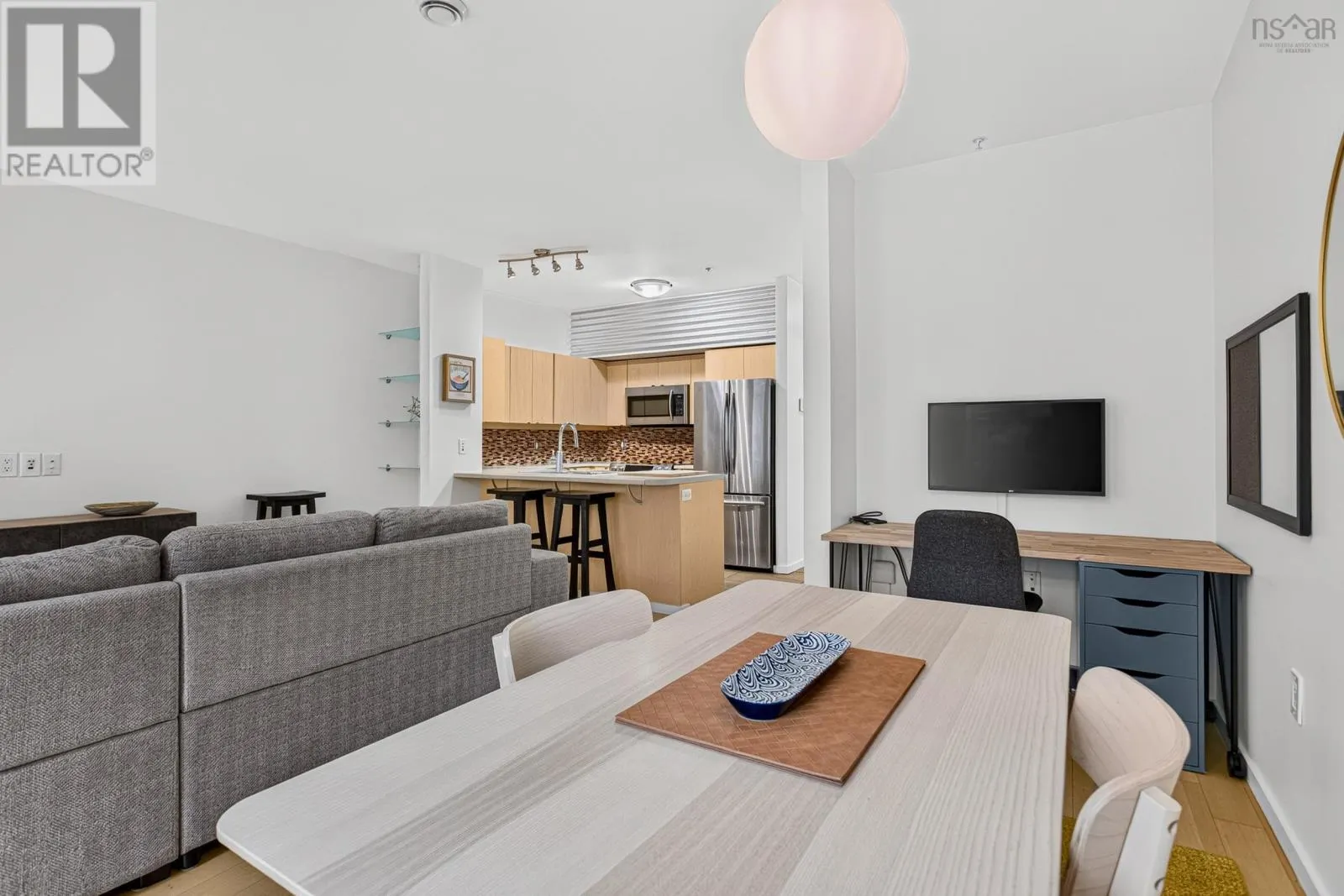 114 5221 Nora Bernard Street