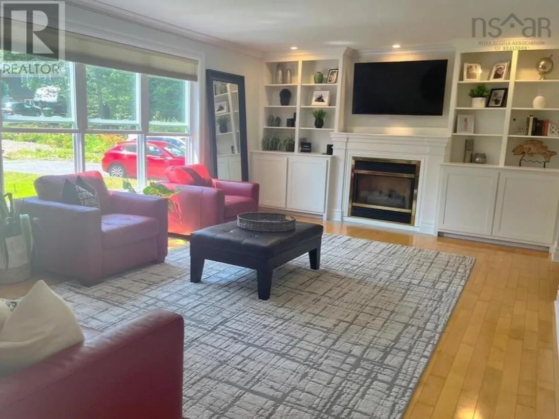 71 Douglas Drive