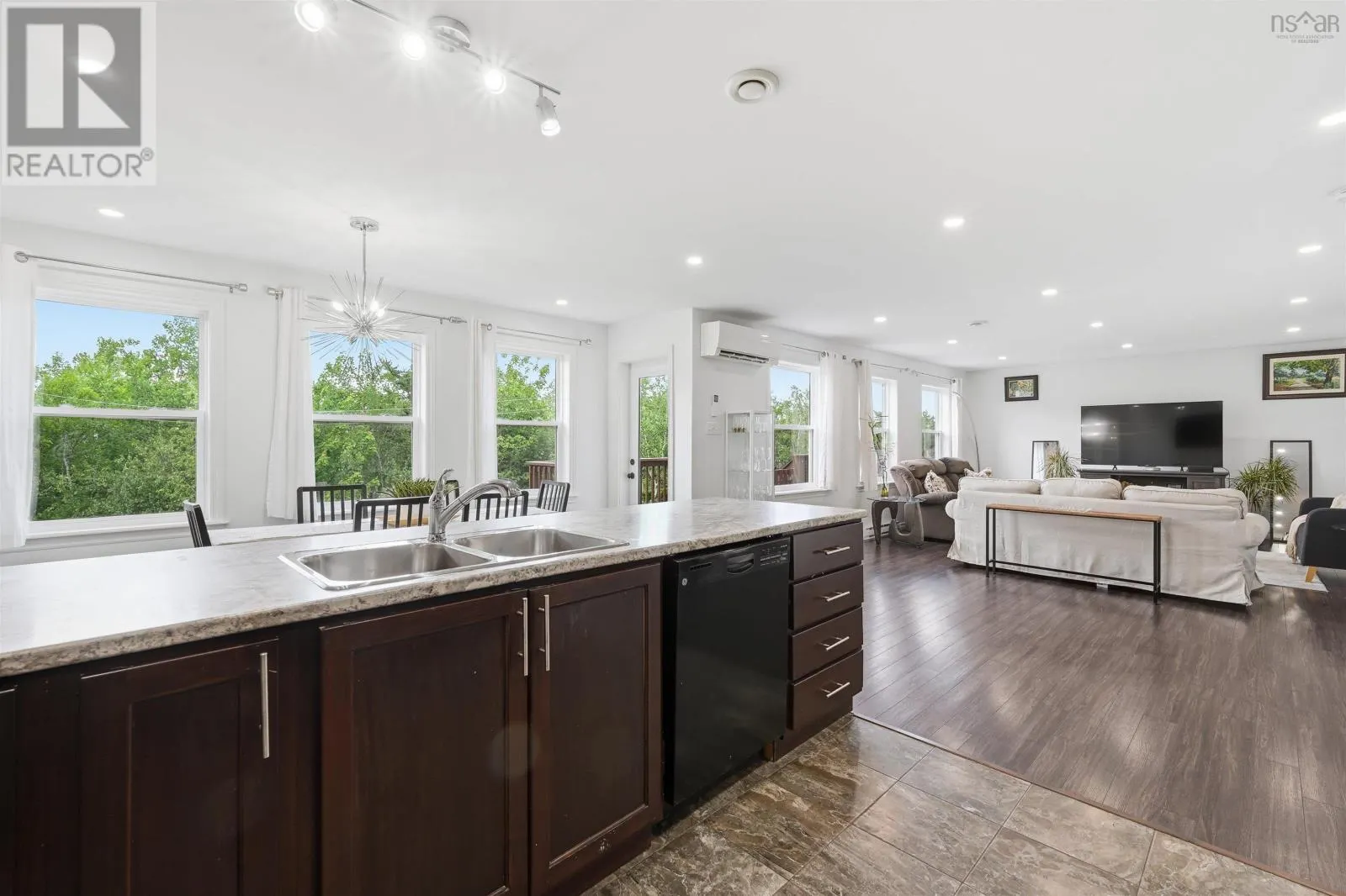 114 Alabaster Way