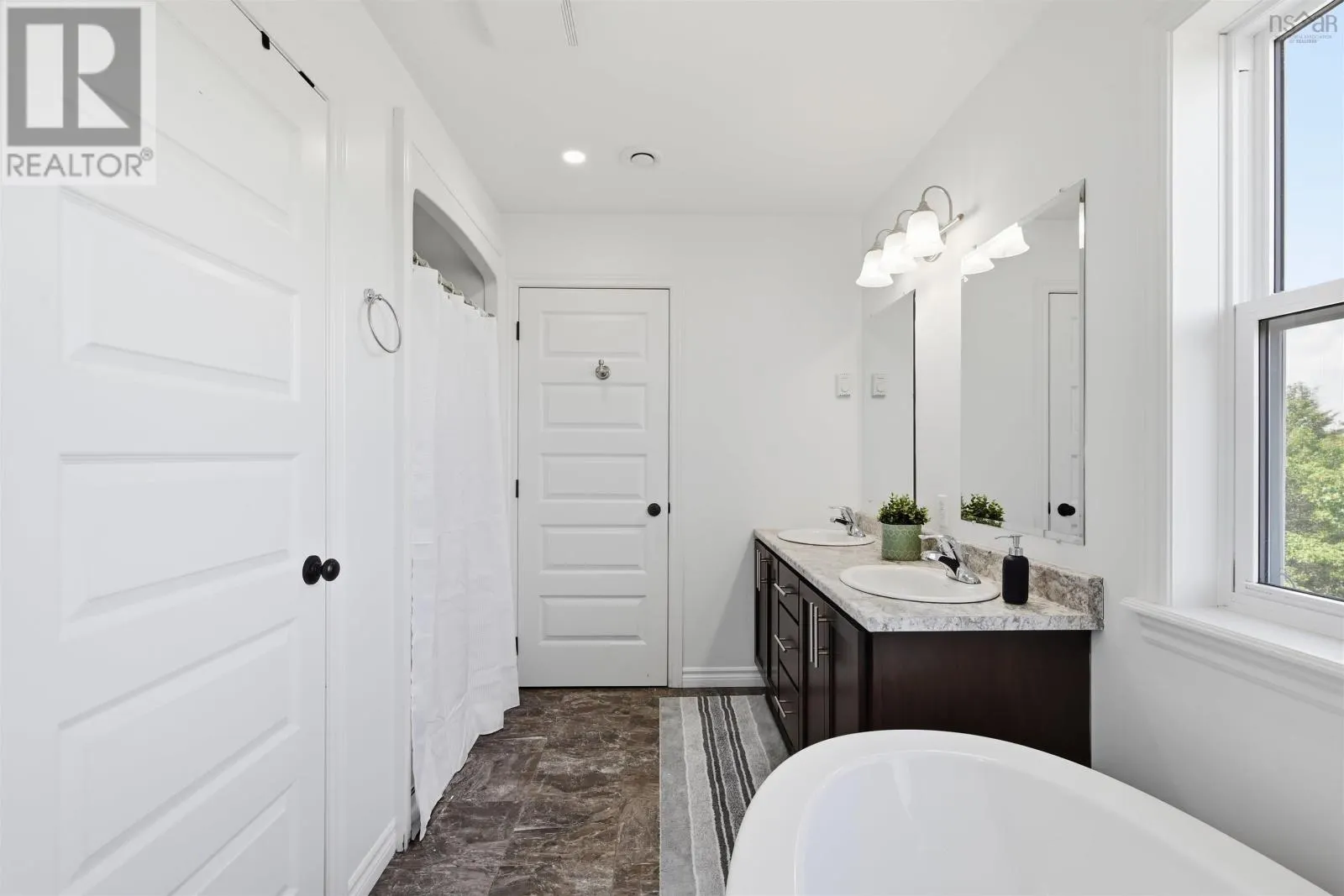 114 Alabaster Way
