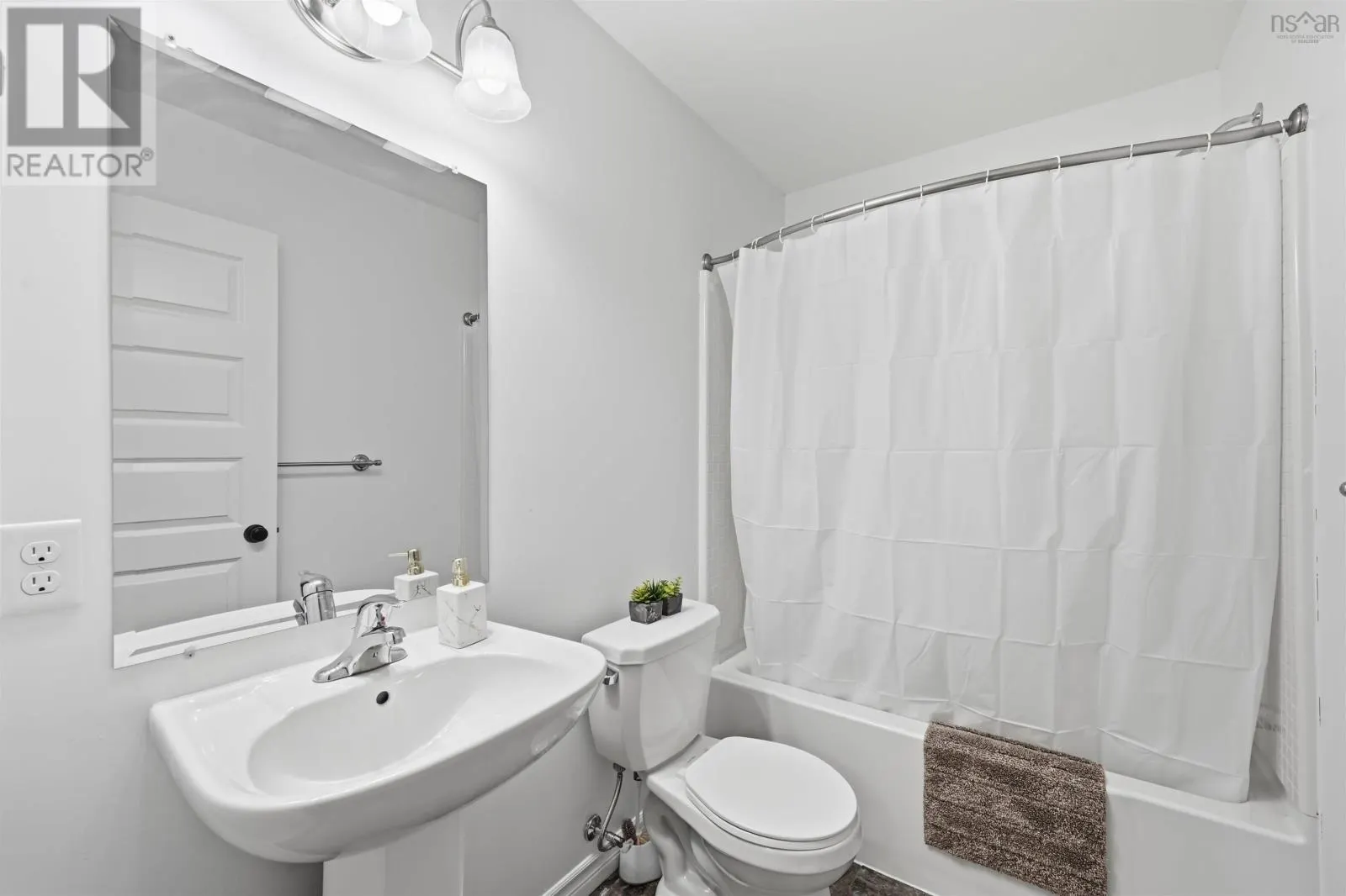 114 Alabaster Way