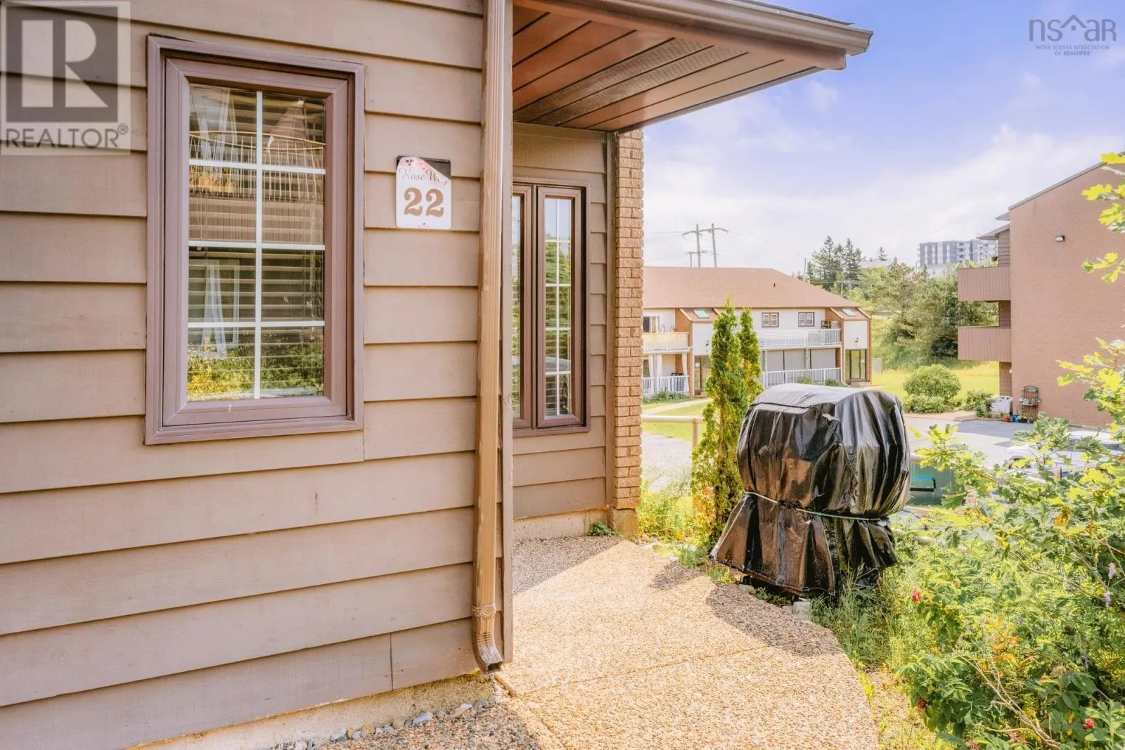 22 4 Rose Way