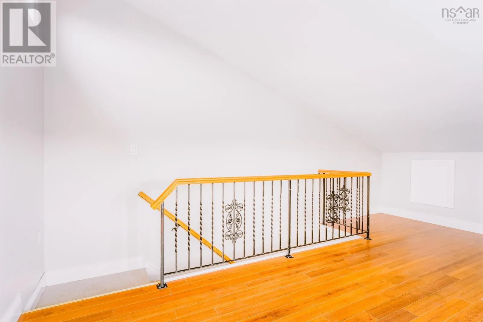 22 4 Rose Way