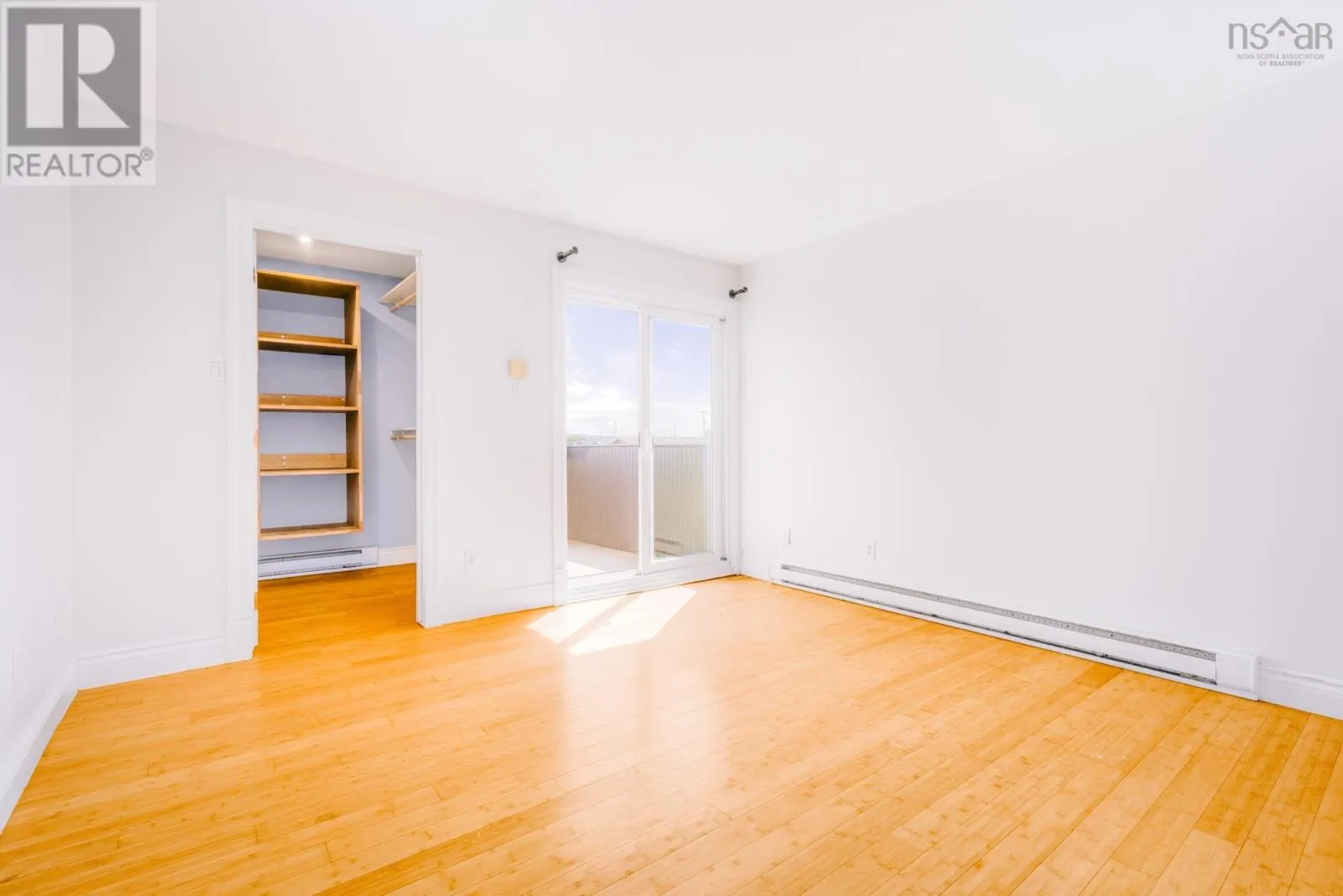22 4 Rose Way