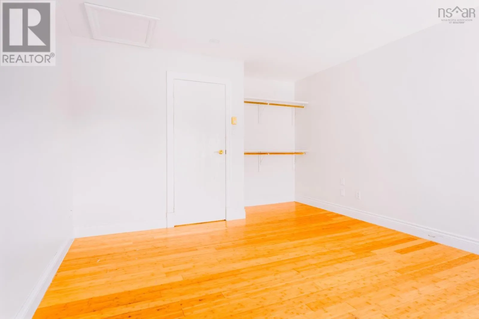 22 4 Rose Way
