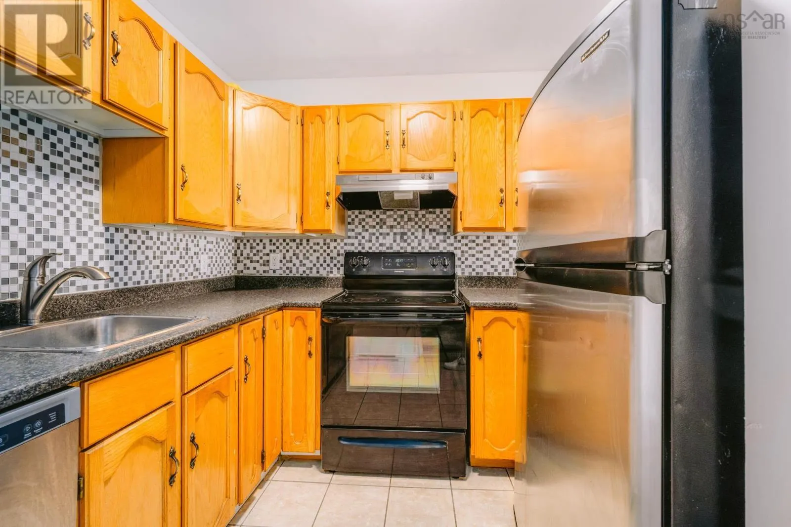 22 4 Rose Way