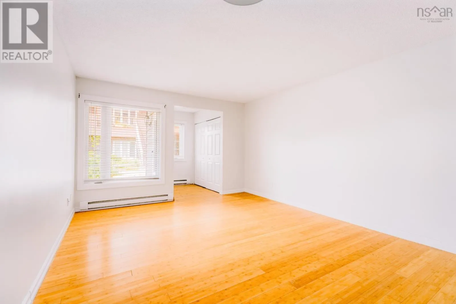 22 4 Rose Way