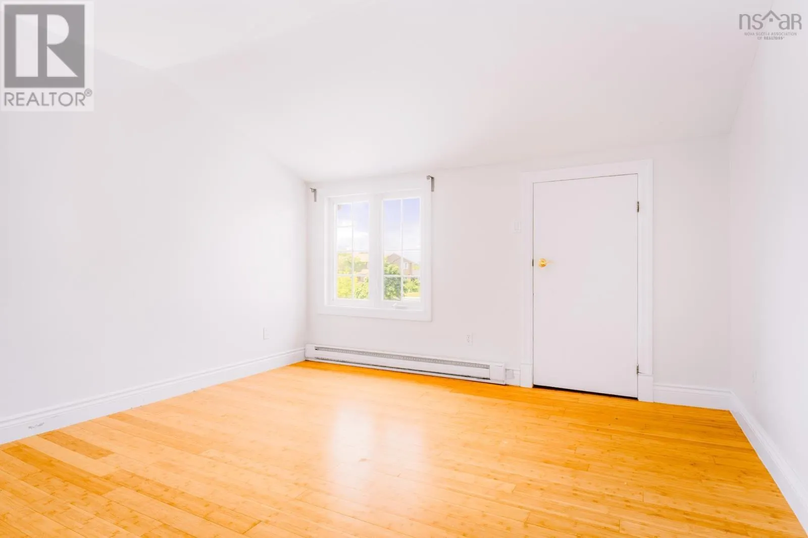 22 4 Rose Way