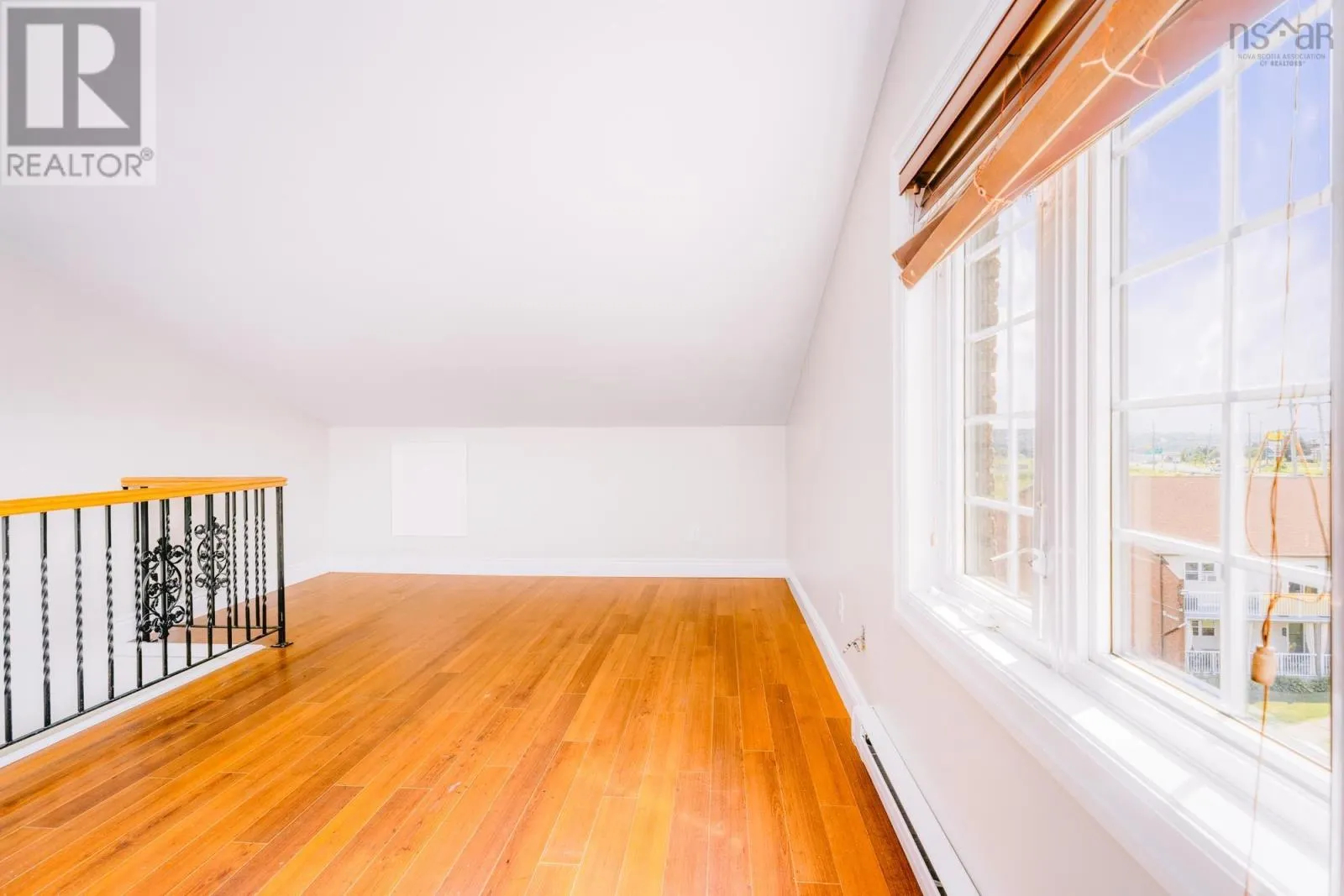 22 4 Rose Way