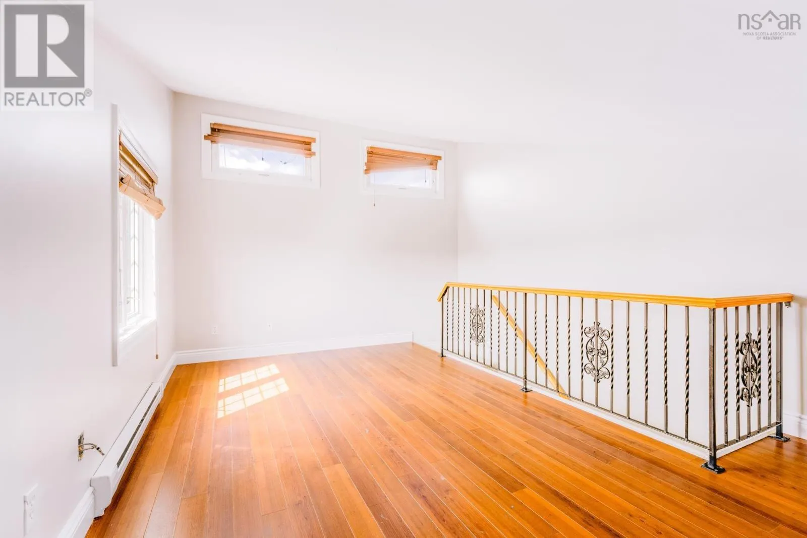 22 4 Rose Way